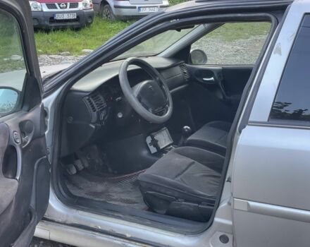 Сірий Опель Вектра, об'ємом двигуна 2 л та пробігом 300 тис. км за 1500 $, фото 7 на Automoto.ua