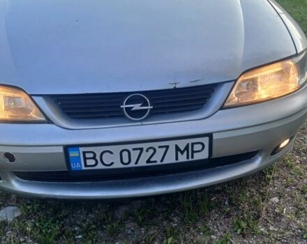 Сірий Опель Вектра, об'ємом двигуна 2 л та пробігом 300 тис. км за 1993 $, фото 5 на Automoto.ua