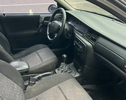 Сірий Опель Вектра, об'ємом двигуна 2 л та пробігом 300 тис. км за 1700 $, фото 4 на Automoto.ua