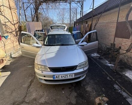 Серый Опель Вектра, объемом двигателя 1.8 л и пробегом 350 тыс. км за 2500 $, фото 4 на Automoto.ua