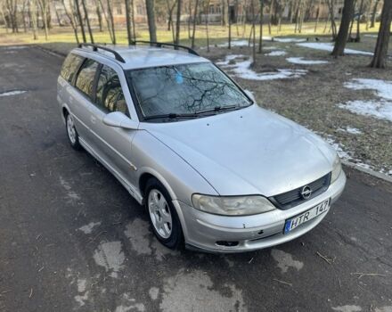 Серый Опель Вектра, объемом двигателя 2.2 л и пробегом 300 тыс. км за 1299 $, фото 1 на Automoto.ua