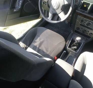 Серый Опель Вектра, объемом двигателя 2.2 л и пробегом 214 тыс. км за 4200 $, фото 1 на Automoto.ua