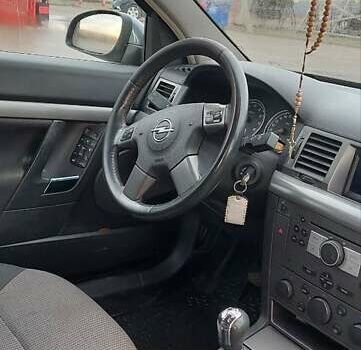 Серый Опель Вектра, объемом двигателя 2.2 л и пробегом 287 тыс. км за 4000 $, фото 9 на Automoto.ua