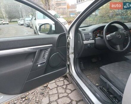 Серый Опель Вектра, объемом двигателя 1.9 л и пробегом 319 тыс. км за 4500 $, фото 7 на Automoto.ua