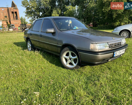 Серый Опель Вектра, объемом двигателя 1.59 л и пробегом 439 тыс. км за 1699 $, фото 2 на Automoto.ua