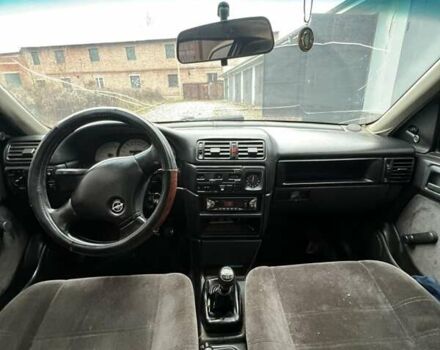 Серый Опель Вектра, объемом двигателя 1.8 л и пробегом 250 тыс. км за 650 $, фото 5 на Automoto.ua