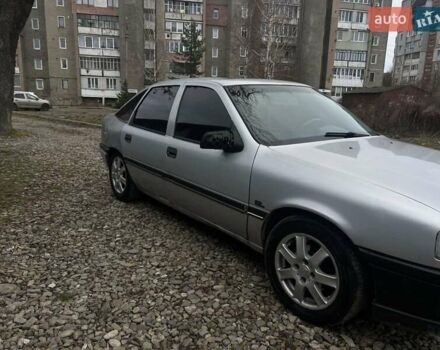 Серый Опель Вектра, объемом двигателя 1.8 л и пробегом 250 тыс. км за 650 $, фото 2 на Automoto.ua