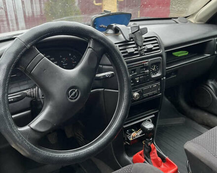 Серый Опель Вектра, объемом двигателя 1.79 л и пробегом 200 тыс. км за 1300 $, фото 7 на Automoto.ua