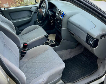 Серый Опель Вектра, объемом двигателя 1.7 л и пробегом 200 тыс. км за 1299 $, фото 20 на Automoto.ua