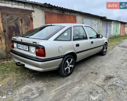 Серый Опель Вектра, объемом двигателя 1.7 л и пробегом 200 тыс. км за 1299 $, фото 28 на Automoto.ua