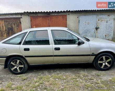 Серый Опель Вектра, объемом двигателя 1.7 л и пробегом 200 тыс. км за 1299 $, фото 18 на Automoto.ua