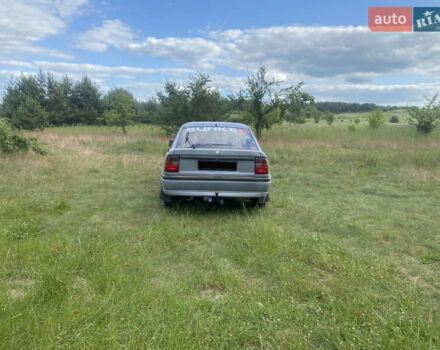 Опель Вектра 1994 в Яворове на Automoto.ua Серый Опель Вектра, объемом двигателя 1.8 л и пробегом 250 тыс. км за 1300 $, фото 4 на Automoto.ua