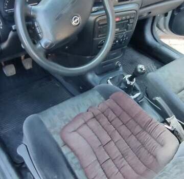 Сірий Опель Вектра, об'ємом двигуна 1.6 л та пробігом 257 тис. км за 2100 $, фото 5 на Automoto.ua