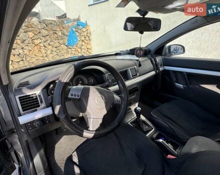 Серый Опель Вектра, объемом двигателя 1.8 л и пробегом 295 тыс. км за 3600 $, фото 4 на Automoto.ua