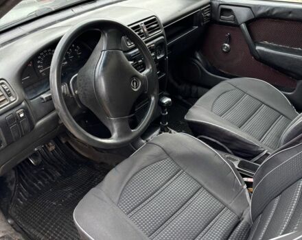 Сірий Опель Вектра, об'ємом двигуна 0 л та пробігом 200 тис. км за 1000 $, фото 1 на Automoto.ua