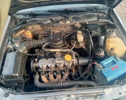 Серый Опель Вектра, объемом двигателя 1.6 л и пробегом 300 тыс. км за 460 $, фото 1 на Automoto.ua