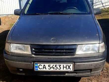 Опель Вектра 1989 в Смеле на Automoto.ua Серый Опель Вектра, объемом двигателя 1.6 л и пробегом 0 тыс. км за 1200 $, фото 1 на Automoto.ua