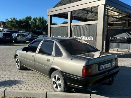 Опель Вектра 1989 в Шумск на Automoto.ua Серый Опель Вектра, объемом двигателя 1.7 л и пробегом 280 тыс. км за 1597 $, фото 1 на Automoto.ua