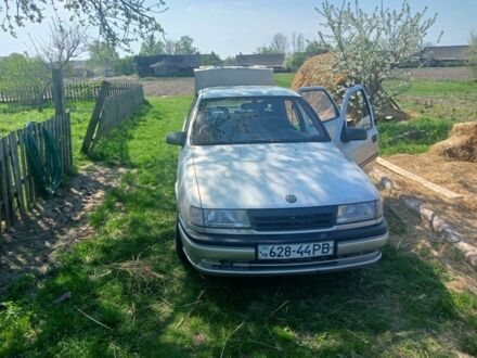 Серый Опель Вектра, объемом двигателя 1.6 л и пробегом 300 тыс. км за 1150 $, фото 1 на Automoto.ua