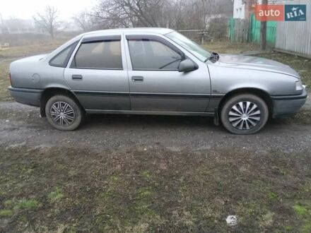 Опель Вектра 1990 в Красноград на Automoto.ua Серый Опель Вектра, объемом двигателя 1.6 л и пробегом 200 тыс. км за 1800 $, фото 1 на Automoto.ua