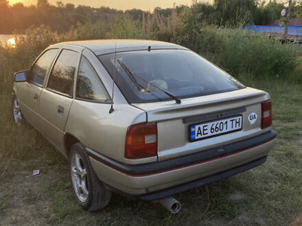 Серый Опель Вектра, объемом двигателя 2 л и пробегом 330 тыс. км за 1000 $, фото 1 на Automoto.ua