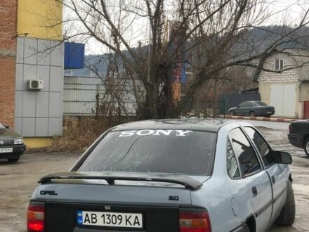 Сірий Опель Вектра, об'ємом двигуна 2 л та пробігом 300 тис. км за 1000 $, фото 1 на Automoto.ua