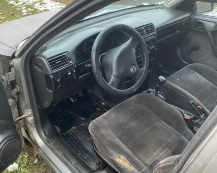 Серый Опель Вектра, объемом двигателя 2 л и пробегом 300 тыс. км за 950 $, фото 1 на Automoto.ua