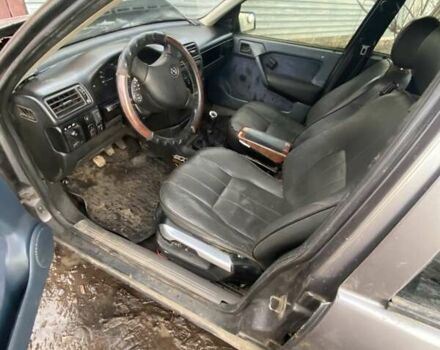 Серый Опель Вектра, объемом двигателя 1.6 л и пробегом 250 тыс. км за 100 $, фото 1 на Automoto.ua