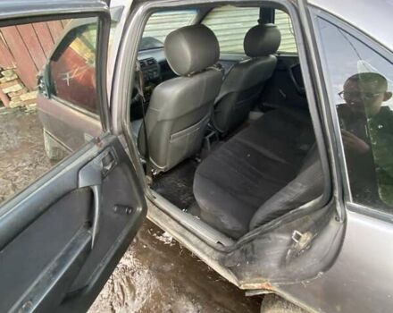 Серый Опель Вектра, объемом двигателя 1.6 л и пробегом 215 тыс. км за 100 $, фото 1 на Automoto.ua