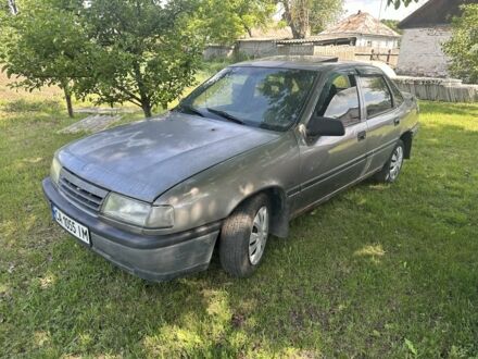 Опель Вектра 1992 у Золотоноше на Automoto.ua Сірий Опель Вектра, об'ємом двигуна 1.6 л та пробігом 250 тис. км за 1100 $, фото 1 на Automoto.ua