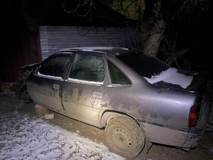 Сірий Опель Вектра, об'ємом двигуна 1.6 л та пробігом 200 тис. км за 302 $, фото 1 на Automoto.ua