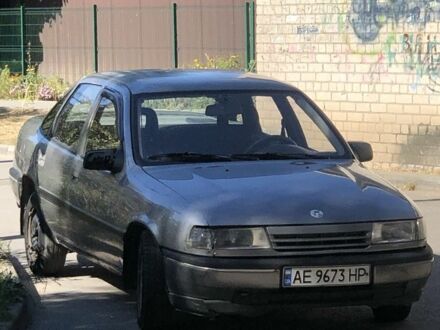 Опель Вектра 1992 в Новомосковске на Automoto.ua Серый Опель Вектра, объемом двигателя 1.6 л и пробегом 500 тыс. км за 1350 $, фото 1 на Automoto.ua