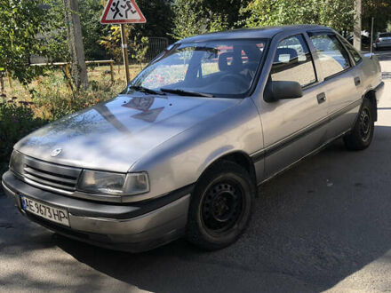 Опель Вектра 1992 в Новомосковске на Automoto.ua Серый Опель Вектра, объемом двигателя 1.6 л и пробегом 500 тыс. км за 1250 $, фото 1 на Automoto.ua