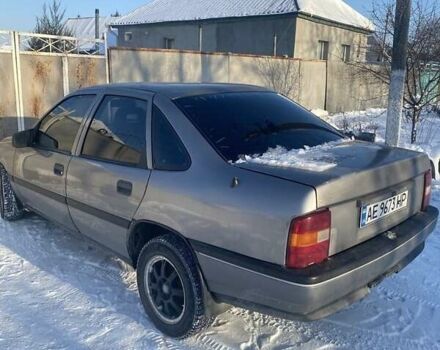 Серый Опель Вектра, объемом двигателя 1.6 л и пробегом 1000 тыс. км за 1300 $, фото 1 на Automoto.ua