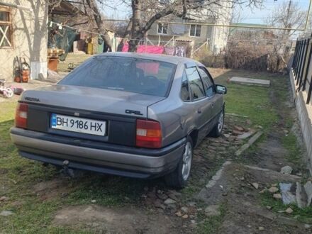 Сірий Опель Вектра, об'ємом двигуна 1.6 л та пробігом 300 тис. км за 1100 $, фото 1 на Automoto.ua