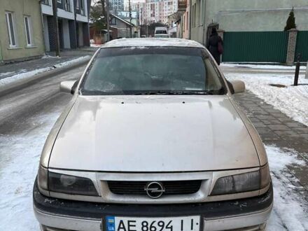 Сірий Опель Вектра, об'ємом двигуна 1.8 л та пробігом 306 тис. км за 1100 $, фото 1 на Automoto.ua