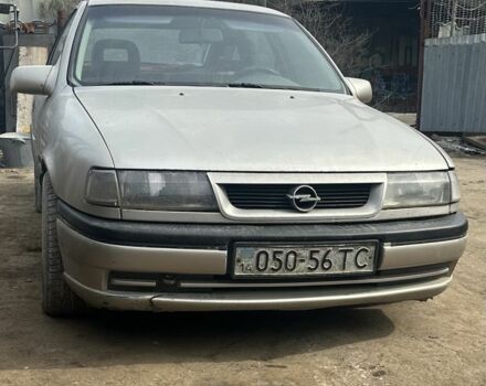 Серый Опель Вектра, объемом двигателя 1.8 л и пробегом 330 тыс. км за 950 $, фото 1 на Automoto.ua