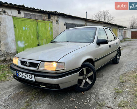 Серый Опель Вектра, объемом двигателя 1.7 л и пробегом 200 тыс. км за 1299 $, фото 1 на Automoto.ua