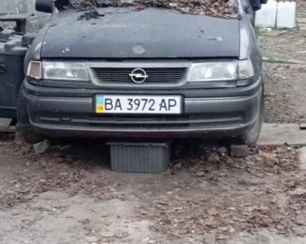 Серый Опель Вектра, объемом двигателя 1 л и пробегом 250 тыс. км за 569 $, фото 1 на Automoto.ua