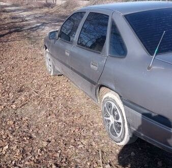 Серый Опель Вектра, объемом двигателя 1.6 л и пробегом 233 тыс. км за 1300 $, фото 1 на Automoto.ua