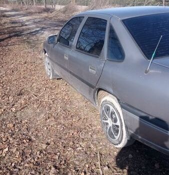 Серый Опель Вектра, объемом двигателя 1.6 л и пробегом 233 тыс. км за 1300 $, фото 1 на Automoto.ua