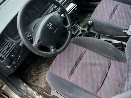 Опель Вектра 1995 в Сторожинце на Automoto.ua Серый Опель Вектра, объемом двигателя 1.6 л и пробегом 128 тыс. км за 1000 $, фото 1 на Automoto.ua