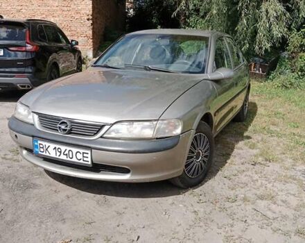 Серый Опель Вектра, объемом двигателя 1.69 л и пробегом 281 тыс. км за 1750 $, фото 1 на Automoto.ua