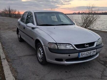 Сірий Опель Вектра, об'ємом двигуна 1.8 л та пробігом 210 тис. км за 1939 $, фото 1 на Automoto.ua