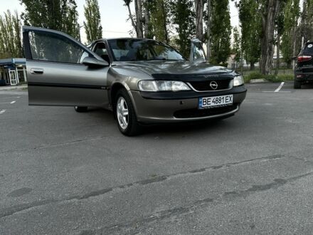 Сірий Опель Вектра, об'ємом двигуна 2.5 л та пробігом 270 тис. км за 2300 $, фото 1 на Automoto.ua