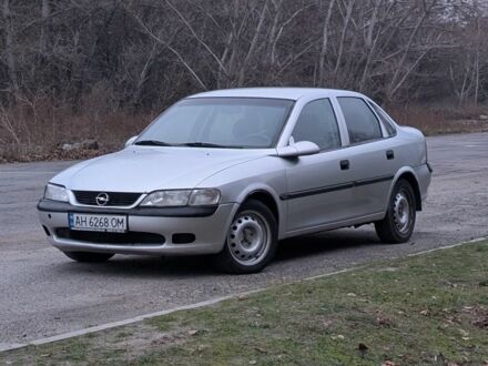 Серый Опель Вектра, объемом двигателя 1.8 л и пробегом 234 тыс. км за 1999 $, фото 1 на Automoto.ua