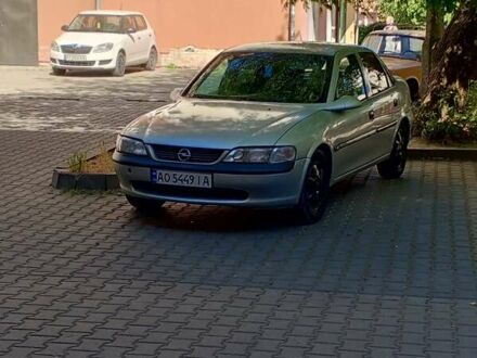 Серый Опель Вектра, объемом двигателя 1.8 л и пробегом 290 тыс. км за 1900 $, фото 1 на Automoto.ua
