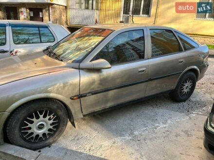 Сірий Опель Вектра, об'ємом двигуна 1.8 л та пробігом 311 тис. км за 1900 $, фото 1 на Automoto.ua