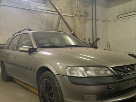Серый Опель Вектра, объемом двигателя 2.2 л и пробегом 300 тыс. км за 999 $, фото 1 на Automoto.ua