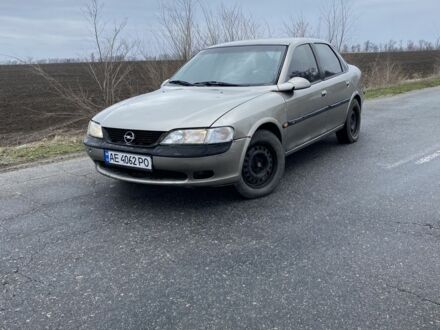 Серый Опель Вектра, объемом двигателя 2 л и пробегом 350 тыс. км за 1700 $, фото 1 на Automoto.ua